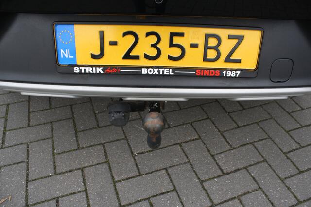 MG ZS MG EV Luxury 45 kWh -TREKHAAK - LEDER