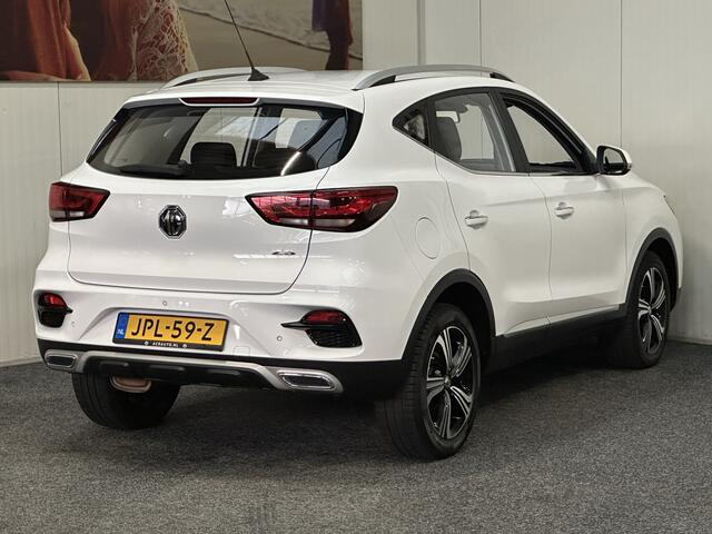 MG ZS 1.5 APPLE CARPLAY NAVIGATIE BLUETOOTH LED VERLICHTING LM VELGEN 17 INCH PARKEERSENSOREN ACHTER ZEER NETTE STAAT
