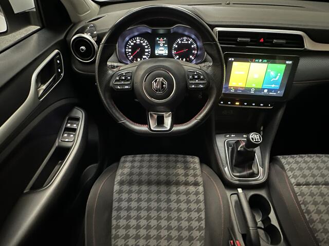 MG ZS 1.5 APPLE CARPLAY NAVIGATIE BLUETOOTH LED VERLICHTING LM VELGEN 17 INCH PARKEERSENSOREN ACHTER ZEER NETTE STAAT