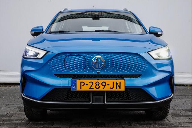 MG ZS EV Standard Range Luxury 50 kWh SOH 91% Panoramdak/ Leer/ 17" Lmv/ Stoelverwarming/ Adapt. cruise/ Camera/ Carplay