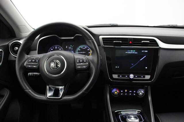 MG ZS Luxury 45 kWh - Carplay, Panorama, Leer, Camera, Trekhaak, Stoelverw.