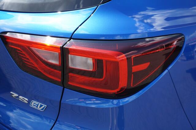 MG ZS MG EV Luxury 45 KWH | LEDER | SCHUIFDAK | CAMERA | SNELLADER