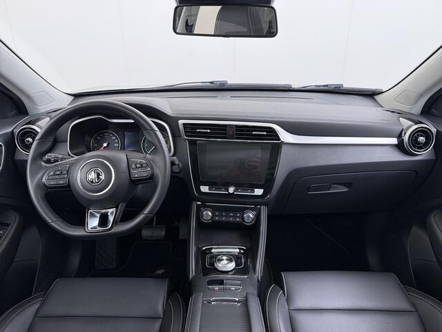 MG ZS MG EV Luxury 45kWh SOH 92% Panorama-Schuifdak Leder+Verwrmd Trekhaak Adap.Cruise Camera Navi Apple Carplay Android Auto Elek.Stoel Pdc Airco Privacy Glas Isofix DAB Lmv 17" Keyless 1e Eigenaar Dealeronderhouden