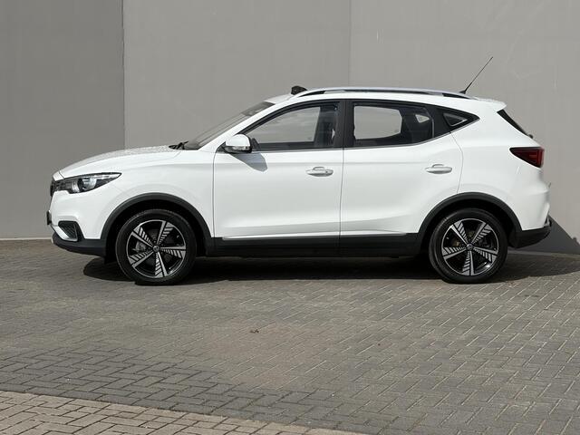 MG ZS MG EV Luxury 45 kWh / SOH 90,99% / Afneembare trekhaak / Schuif-kanteldak / Adaptieve cruise control / Achteruitrijcamera / Apple Carplay/Android Auto