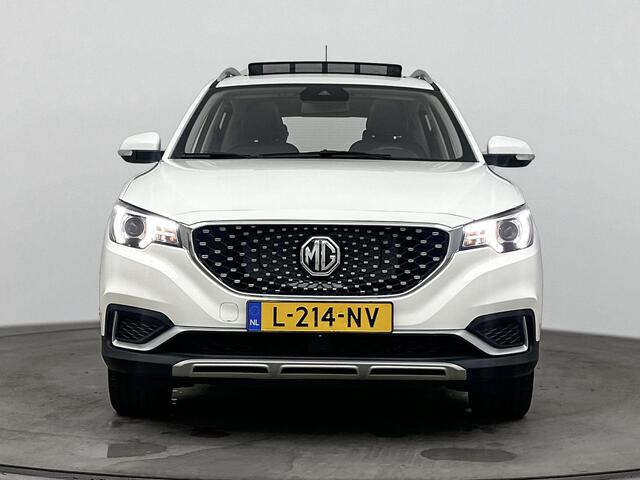 MG ZS MG EV Luxury 45 kWh 143PK | Schuif-/Kanteldak | Stoelverwarming | Lederen Bekleding | Apple CarPlay & Android Auto