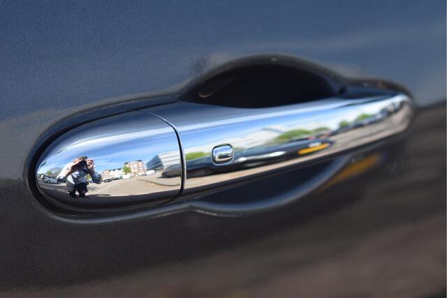 Maserati Levante 3.0 V6 AWD GranLusso | Luchtvering | Pano.dak | Camera | Keyless | DAB | Carplay | LED / Xenon | 20" | Uniek