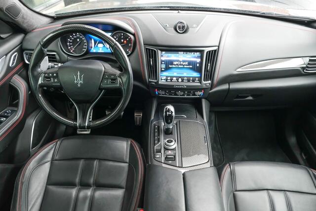 Maserati Levante Gransport 3.0 V6 D 275pk Panoramadak Schaalstoelen VOL!!! Carbon pakket NLauto 21" LMV Stoelkoeling Luchtvering