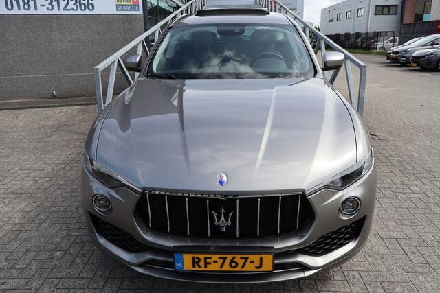 Maserati Levante 3.0 V6 S AWD Panoramadak! Nederlandse auto/Achteruitrijcamera/Harman kardon/Elektrisch verstelbare stoelen/Stoelverwarming/Stuurverwarming/Luchtvering met actieve hoogteregeling/DAB/Navigatie/Dodehoeksdetectie