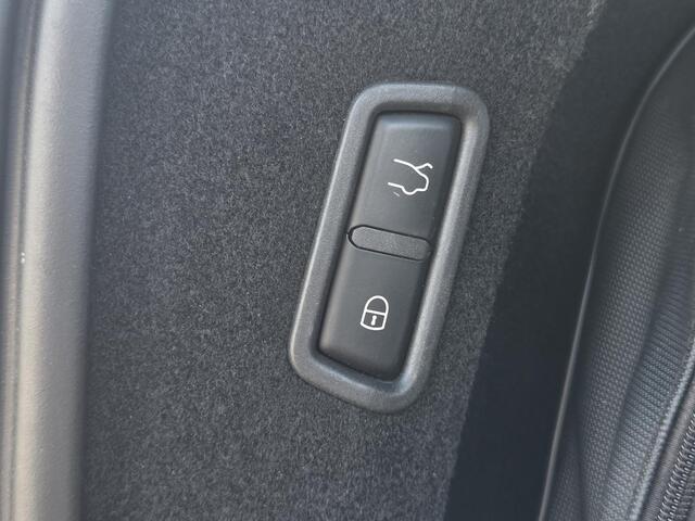 Maserati Levante 3.8 V8 GTS | Schuif-kanteldak | Adaptive Cruise Control | Dealeronderhouden