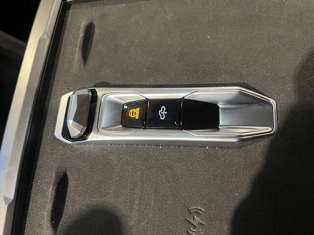 Maxus eTERRON 9 eTerron 9 102 kWh 4X4 VOLLEDIG ELECTRISCH 5 PERS 3500 KG TREKGEWICHT GARANTIE ¤ 69.500 EXCL Unieke EV 4X4 en 3500 TREKGEWICHT 480 km bereik mag in elke MILIEU ZONE ideale bedrijfsauto met unieke mogelijkheden DIRECT LEVERBAAR RIJKLAAR