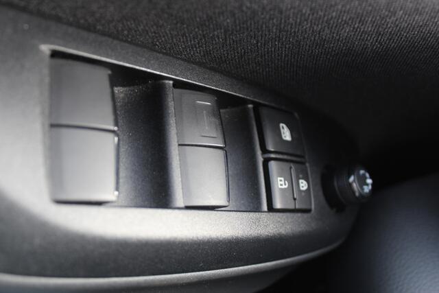 Mazda Mazda2 Hybrid Prime-line Stuur- en Stoelverwarming l Apple Carplay/ Android auto l Keyless l Automaat l Parkeercamera l Adaptief Cruise control l