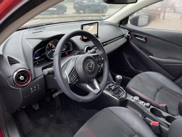 Mazda 2 1.5 e-SkyActiv-G 90 Homura Aka , Adap. Cruise, HUD, PDC, 360 Camera, Stoelverwarming, Stuurverwarming, Airco, Apple Carplay, All Season, Navi, Half Leder, LMV 16 Inch