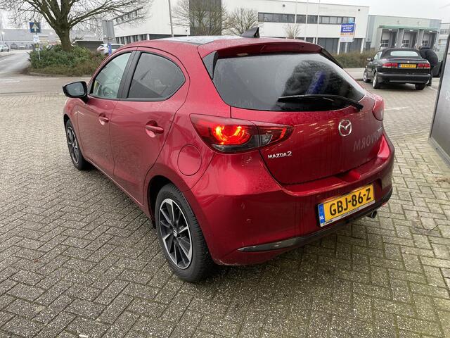 Mazda 2 1.5 e-SkyActiv-G 90 Homura Aka , Adap. Cruise, HUD, PDC, 360 Camera, Stoelverwarming, Stuurverwarming, Airco, Apple Carplay, All Season, Navi, Half Leder, LMV 16 Inch