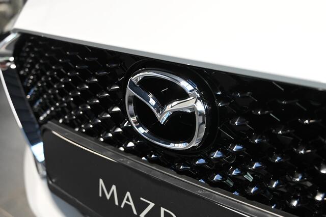 Mazda 2 Skyactiv-G 90 6MT Luxury met I-activsense *Trekhaak* *Dealeronderhouden* *All-in prijs*