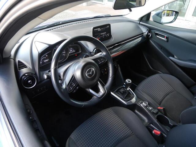 Mazda 2 1.5 Skyactiv-G Sport Selected | Trekhaak | Navigatie | Lichtmetalen velgen | Cruise control | Airco | Parkeersensoren achter | Keyles start | Extra getint glas
