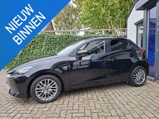 mazda-2-1.5-skyactiv-g-luxury-apple
