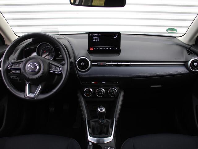 Mazda 2 1.5 Skyactiv-G Luxury | Trekhaak | Camera | Stuur-/stoelverwarming | Navi | 16" LM | Clima | HUD | LED | Dodehoek detectie |