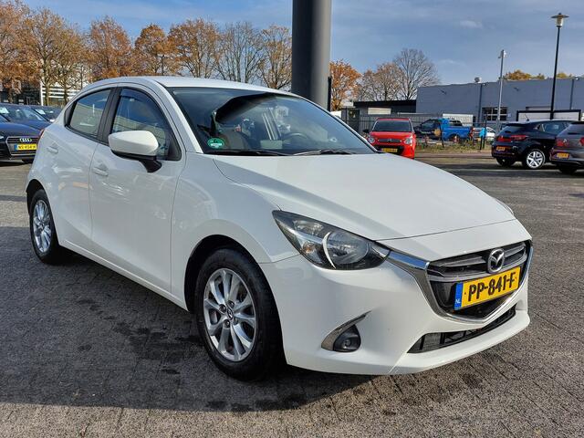 Mazda 2 1.5 Skyactiv-G 90pk Dynamic | 1ste Eigenaar + Origineel NL | Navi | Airco | Cruise | Bluetooth Carkit+Streaming | Pdc | Rijstrooksensor | Standkachel | Mistlampen | 15''lm