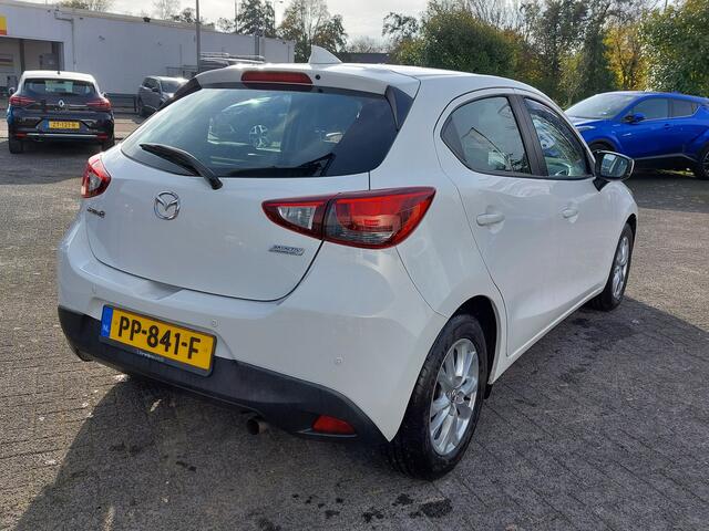 Mazda 2 1.5 Skyactiv-G 90pk Dynamic | 1ste Eigenaar + Origineel NL | Navi | Airco | Cruise | Bluetooth Carkit+Streaming | Pdc | Rijstrooksensor | Standkachel | Mistlampen | 15''lm