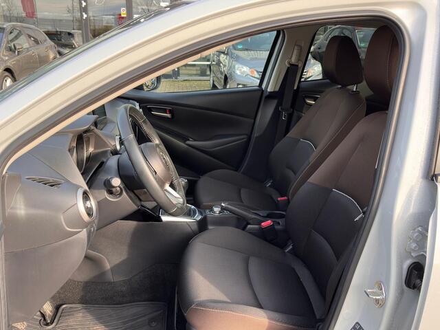 Mazda 2 1.5 Skyactiv-G Luxury | Rijklaar | Apple Carplay/Android Auto | Achteruitrijcamera | Dealeronderhouden |