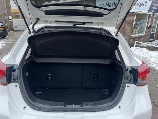 Mazda 2 1.5 Skyactiv-G Luxury CARPLAY CLIMA STOELVERWARMING