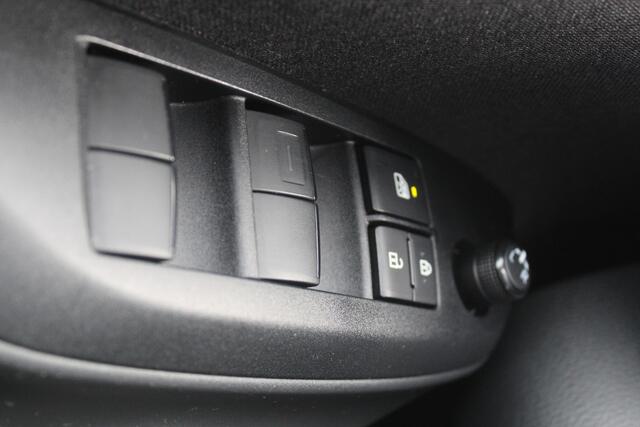 Mazda 2 Hybrid Toyota Yaris Hybrid 1.5 Stuur- en Stoelverwarming l Apple Carplay/ Android auto l Keyless l Automaat l Parkeercamera l Cruise control l