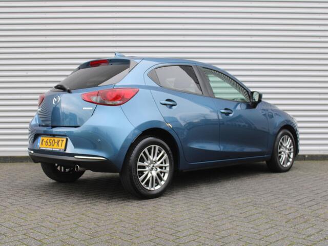 Mazda 2 1.5 Skyactiv-G Luxury | Stuur-/stoelverwarming | Camera | Clima | Dodehoek detectie | 16" LM | HUD | LED | Navi | Cruise | Carplay |