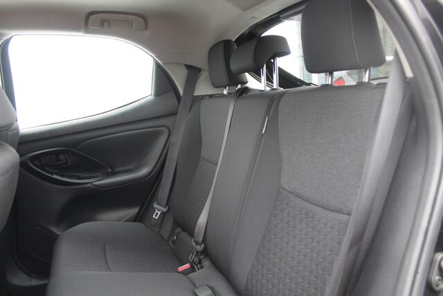 Mazda 2 Hybrid Toyota Yaris Hybrid 1.5 Stuur- en Stoelverwarming l Apple Carplay/ Android auto l Keyless l Automaat l Parkeercamera l Cruise control l