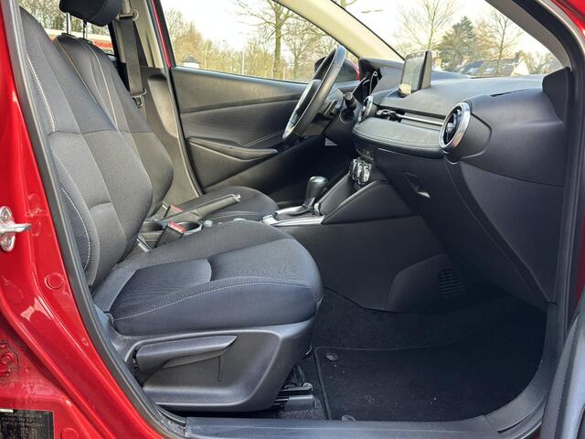 Mazda 2 1.5 Skyactiv-G Luxury NL-Auto, 1e Eig., Dealer Ondh., Automaat, Navigatie, Apple Carplay/ Android Auto, Head-up, Keyless, Stoel verw., Stuurverw., A-rij-Camera, Lichtmetaal