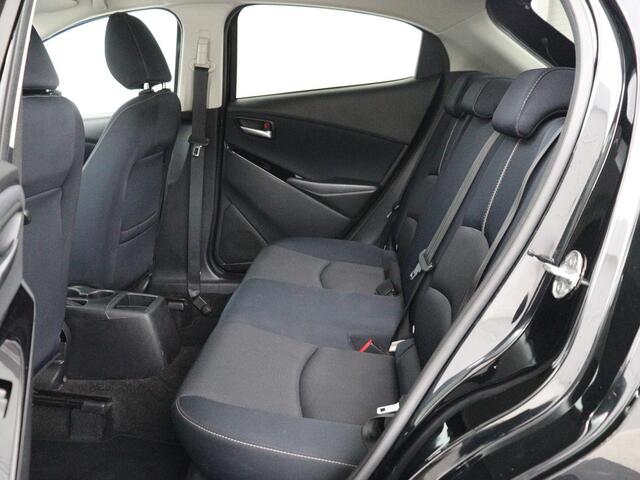 Mazda 2 1.5 Skyact-G Luxury | Stoel & stuurverwarming | Head-Up | Camera | Carplay | Keyless | Full LED | Dodehoek detectie | Climate control | Cruise control | Getint glas | Parkeerhulp