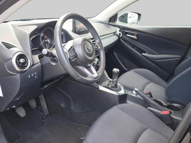 Mazda 2 1.5 Skyactiv-G Luxury | Stoel/Stuurverwarming | Headup display | Achteruitrijcamera | Cruisecontrol | Carplay/Androidauto |