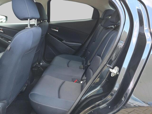 Mazda 2 1.5 Skyactiv-G Luxury | Stoel/Stuurverwarming | Headup display | Achteruitrijcamera | Cruisecontrol | Carplay/Androidauto |