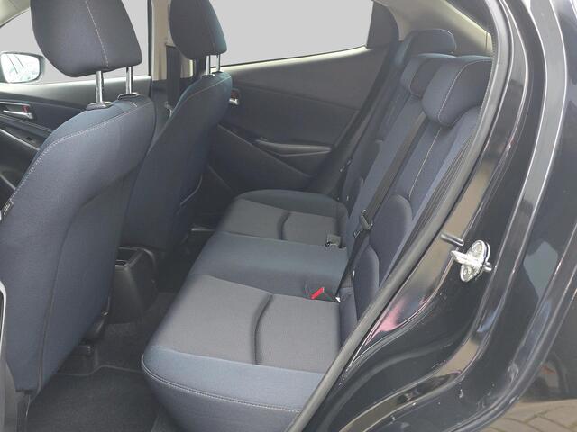 Mazda 2 1.5 Skyactiv-G Luxury | Stoel/Stuurverwarming | Headup display | Achteruitrijcamera | Cruisecontrol | Carplay/Androidauto |