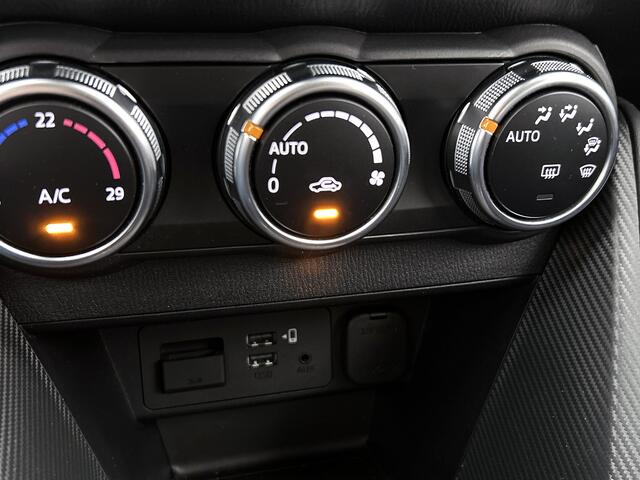 Mazda 2 1.5 Skyactiv-G Luxury | Afneembare Trekhaak | Navigatie | Climate |