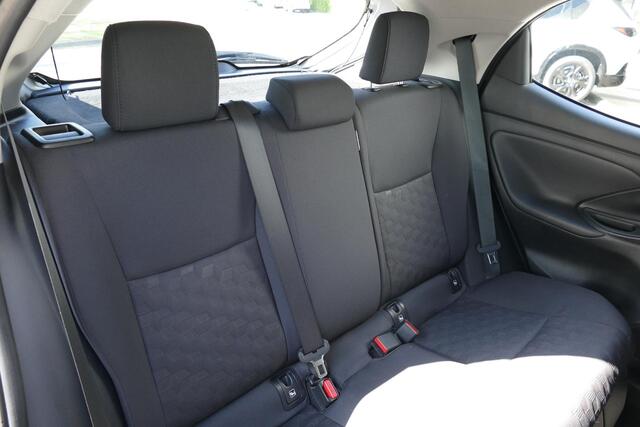 Mazda 2 Hybrid 1.5 Centre-line | Apple Carplay/Android Auto | Camera | Stoelverwarming | RIJKLAARPRIJS!