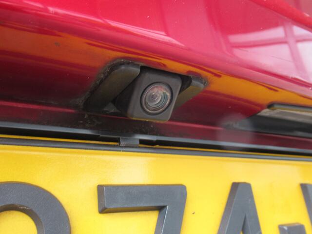 Mazda 2 1.5 Skyactiv-G Sportive | Airco | Navigatie | Keyless Entry | Incl. BOVAG Garantie | Parkeercamera | DAB+ |