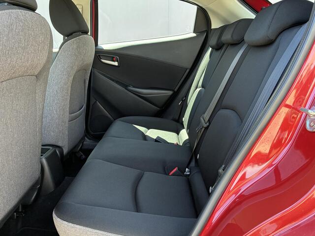 Mazda 2 1.5 Automaat SkyActiv-G 90 Exclusive-Line / Trekhaak (900KG) / Dealer Onderhouden / Apple Carplay/Android Auto / Stoelverwarming / Cruise Control / Airco /