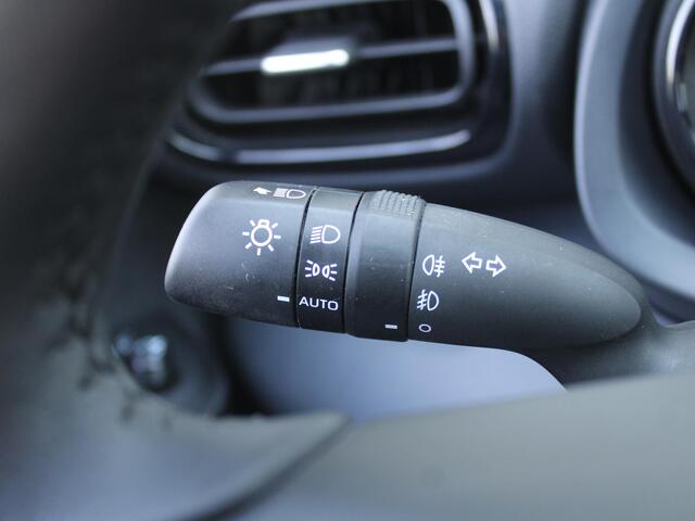 Mazda 2 Hybrid 1.5 Select | Trekhaak | Stuur-/stoelverwarming | Camera | HUD | Inductielader | Dodehoek detectie | Cruise adapt. | Clima | 16" LM |