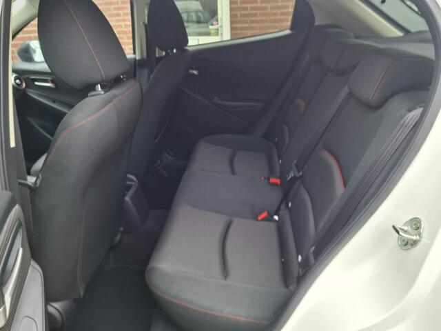 Mazda 2 1.5 SKYACT-G LUXURY AUTOMAAT / CAMERA / CARPLAY / CRUISE / STOELVERW
