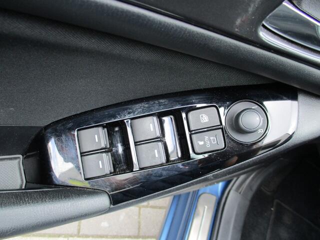Mazda 3 2.0 SkyActiv-G 120GT-M Stuur/ Stoel verw. Head-up