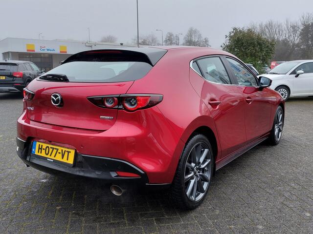 Mazda 3 2.0 e-SkyActiv-X M Hybrid 180pk Comfort | BOSE Sound | Navi | Apple Carplay+Android Auto | Clima | Adap. Cruise | Head-Up | Keyless Entry | Pdc V+A+Camera | Stuur+Stoelverwarming | 18''lm