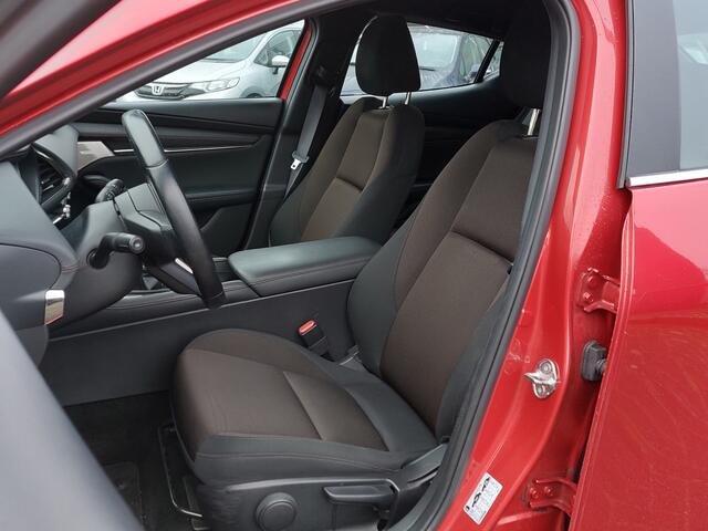 Mazda 3 2.0 e-SkyActiv-X M Hybrid 180pk Comfort | BOSE Sound | Navi | Apple Carplay+Android Auto | Clima | Adap. Cruise | Head-Up | Keyless Entry | Pdc V+A+Camera | Stuur+Stoelverwarming | 18''lm