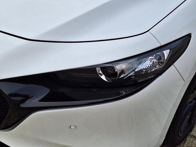 Mazda 3 2.0 e-SkyActiv-X M Hybrid 186 Nagisa | Alcantara/Leder met stoelgeheugen | Achteruitrijcamera | Bose | HeadupDisplay | Navigatie en draadloze Applecarplay\Androidauto | Parelmoer Wit