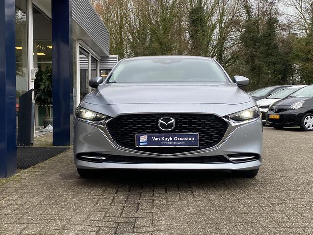 Mazda 3 2.0 e-SkyActiv-X M Hybrid 180 Luxury / NL-Auto / 1e Eigenaar! / Dealer onderhouden / 180 PK / Automaat / Vol-Leder / Apple-Carplay & Android-Auto / Adaptieve Cruise-Control / Stoelverwarming / Stuurverwarming / Heads-Up-Display / Keyless / Bose Audio / El