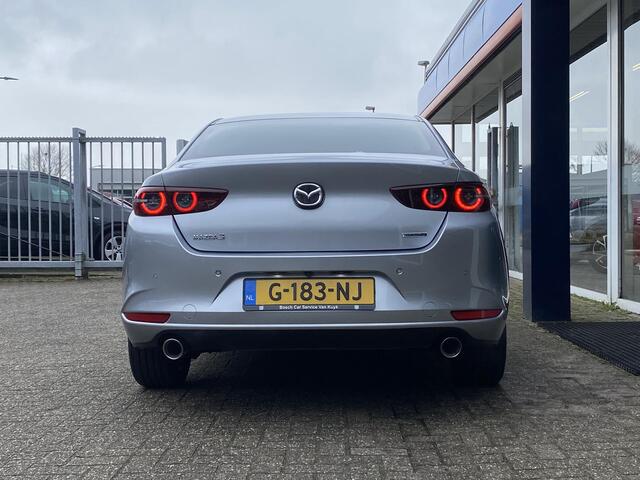 Mazda 3 2.0 e-SkyActiv-X M Hybrid 180 Luxury / NL-Auto / 1e Eigenaar! / Dealer onderhouden / 180 PK / Automaat / Vol-Leder / Apple-Carplay & Android-Auto / Adaptieve Cruise-Control / Stoelverwarming / Stuurverwarming / Heads-Up-Display / Keyless / Bose Audio / El