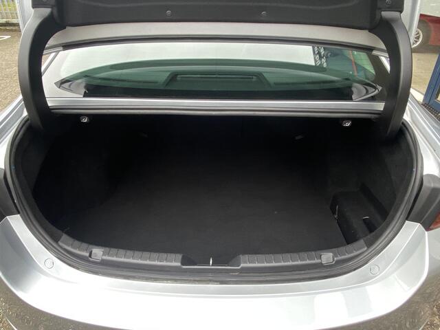 Mazda 3 2.0 e-SkyActiv-X M Hybrid 180 Luxury / NL-Auto / 1e Eigenaar! / Dealer onderhouden / 180 PK / Automaat / Vol-Leder / Apple-Carplay & Android-Auto / Adaptieve Cruise-Control / Stoelverwarming / Stuurverwarming / Heads-Up-Display / Keyless / Bose Audio / El