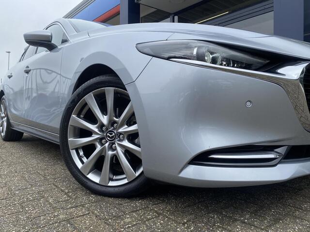 Mazda 3 2.0 e-SkyActiv-X M Hybrid 180 Luxury / NL-Auto / 1e Eigenaar! / Dealer onderhouden / 180 PK / Automaat / Vol-Leder / Apple-Carplay & Android-Auto / Adaptieve Cruise-Control / Stoelverwarming / Stuurverwarming / Heads-Up-Display / Keyless / Bose Audio / El