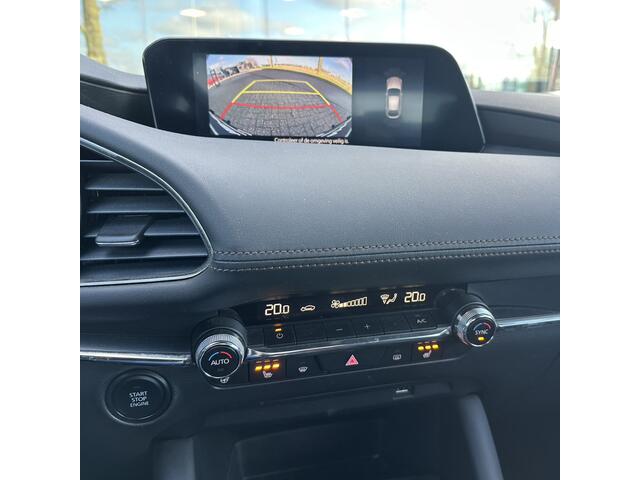 Mazda 3 2.0 e-SkyActiv-X M Hybrid 180 Comfort met Bose ** HUD ** 1e eigenaar