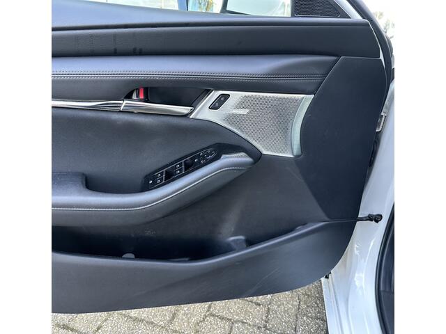 Mazda 3 2.0 e-SkyActiv-X M Hybrid 180 Comfort met Bose ** HUD ** 1e eigenaar