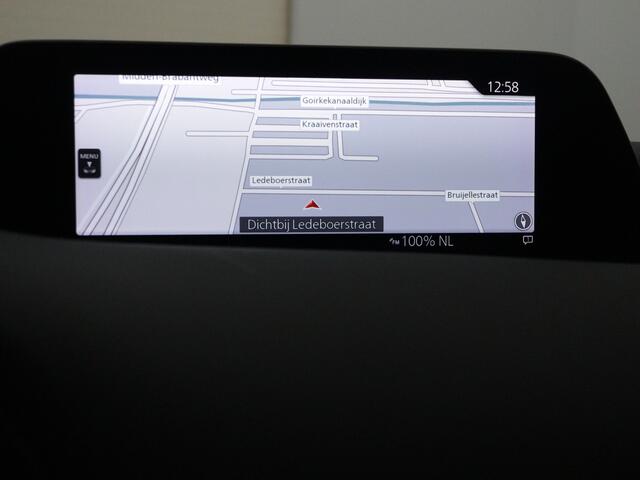 Mazda 3 2.0 e-SkyActiv-X M Hybrid 180 Comfort | BOSE Audio | Navigatie | Camera | Leder | LM velgen | Stuur-/Stoelverwarming | Dodehoek Ass. | Head-up Display | Stoelgeheugen |